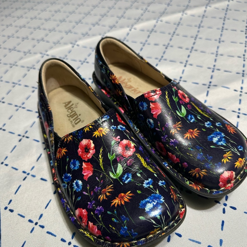 Alegria Kids Floral Moccasins - Navy and Multicolor
